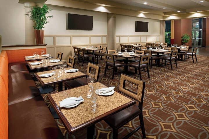 Dining 21 of 42