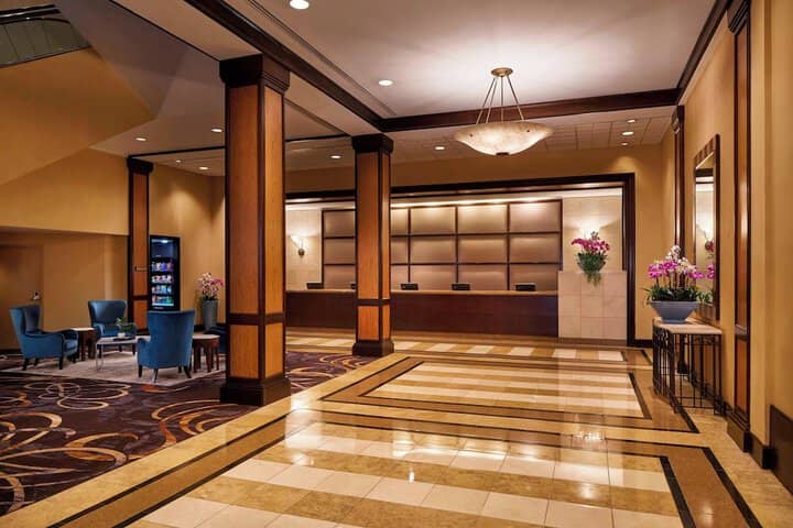 Lobby lounge